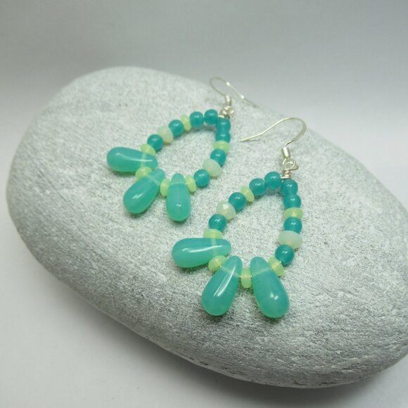 Uranium glass triple teardrop earrings - Picture 2 of 13